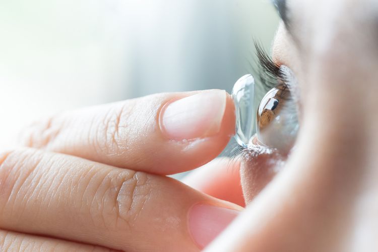 Contact Lens, Awalnya Dibuat Dari Kaca yang Ditiup - Kanya.ID